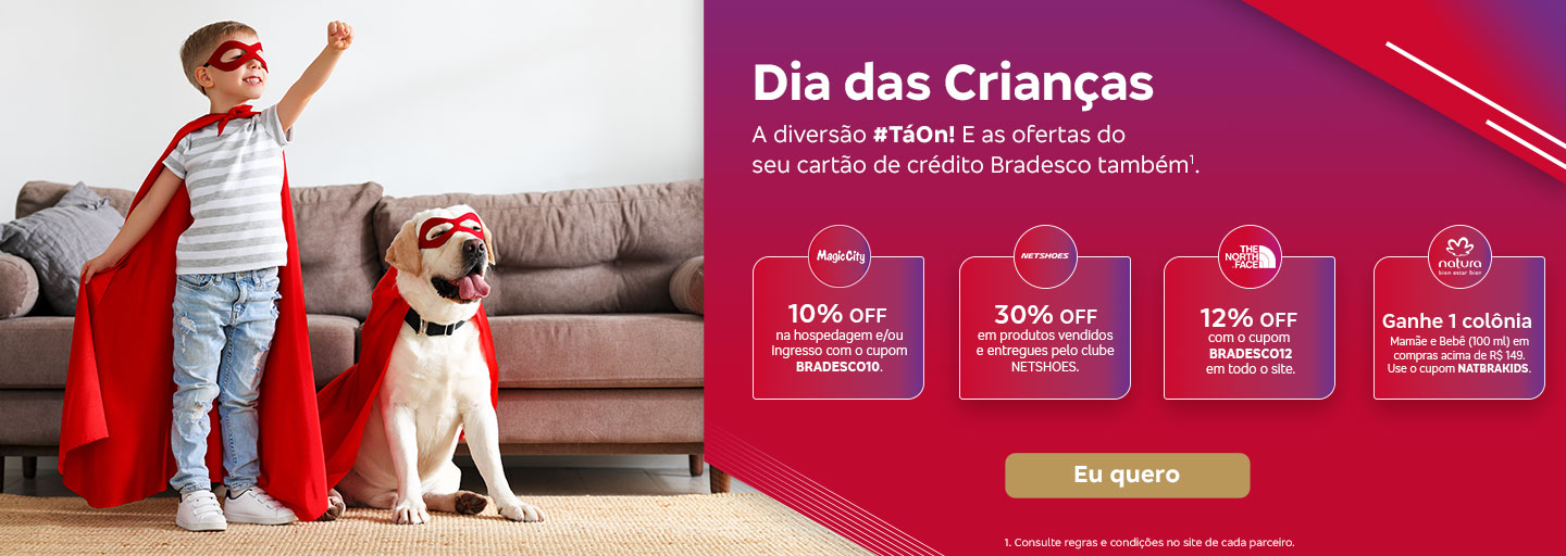 #BradescoAcessivel #ParaTodoMundoVer:Texto: Dia das Crianças. A diversão #Tá On! E as ofertas do seu cartão de crédito Bradesco também¹. Magic City: 10% OFF na hospedagem e/ou ingresso com o cupom BRADESCO10. NETSHOES: 30% OFF em produtos vendidos e entregues pelo clube NETSHOES. THE NORTH FACE: 12% OFF com o cupom BRADESCO12 em todo o site. Natura: Ganhe 1 colônia Mamãe e Bebê (100 ml) em compras acima de R$ 149. Use o cupom NATBRAKIDS. Botão: Eu quero. Texto legal: 1. Consulte regras e condições no site de cada parceiro. Descrição da imagem: Na parte esquerda da imagem, há a foto de um menino usando capa e máscara de super-herói, com o braço estendido como se estivesse voando. Ao lado dele, um cachorro também está vestido com uma capa e máscara vermelhas. À direita, estão o texto promocional, botão e texto legal (nessa ordem), sobre um fundo vermelho com dégradé de roxo na lateral e grafismos em dourado. 
          